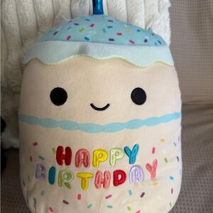 Squishmallows – Kiks the Happy Birthday Cake